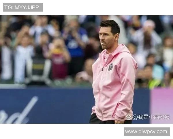 最近哪位足球明星因伤缺席比赛引发球迷关注和讨论